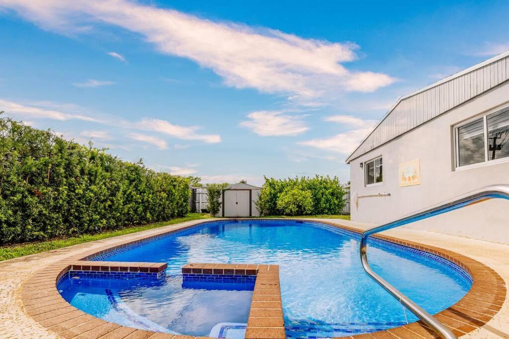 Home With A Pool Close To Beach And Fll Airport Pool Heated October- March Fort Lauderdale Exteriér fotografie